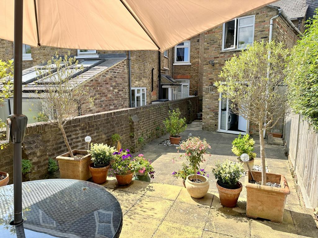 Bolton Road, Windsor, Berkshire, SL4 3 bed end of terrace house for