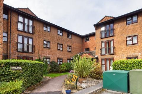 1 bedroom apartment for sale - St. Georges Road, Addlestone, Surrey, KT15