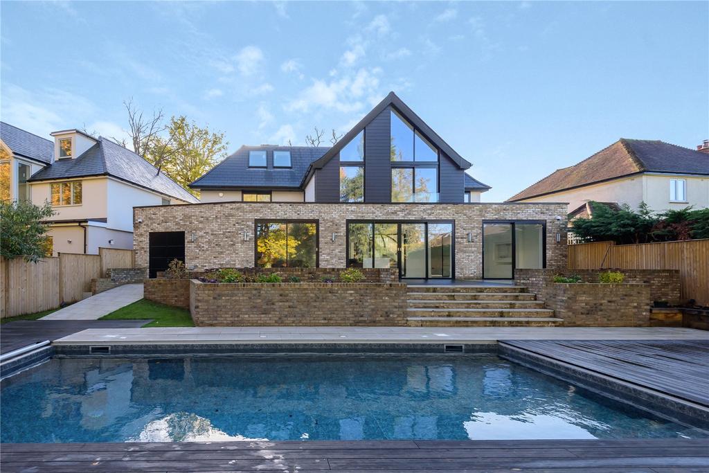 Heathfield, Chislehurst, Kent, BR7 5 bed detached house £8,000 pcm (£