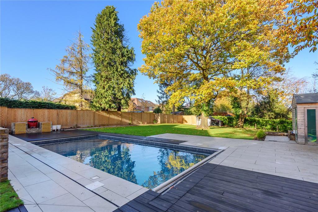 Heathfield, Chislehurst, Kent, BR7 5 bed detached house £8,000 pcm (£