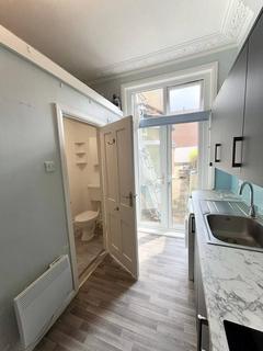 Studio to rent, Truro Rd, , N22