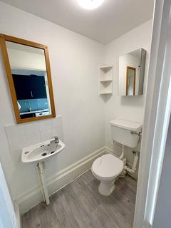 Studio to rent, Truro Rd, , N22
