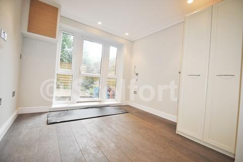 2 bedroom apartment to rent, Archway Road, London, N6
