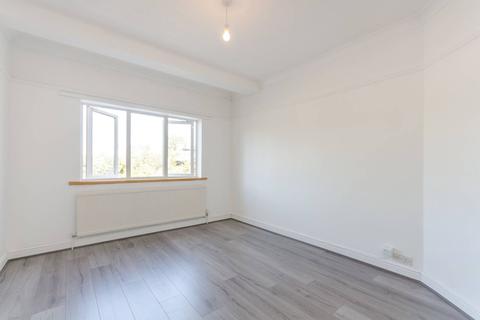 119a Chiltern Drive, Surbiton, KT5 8LS