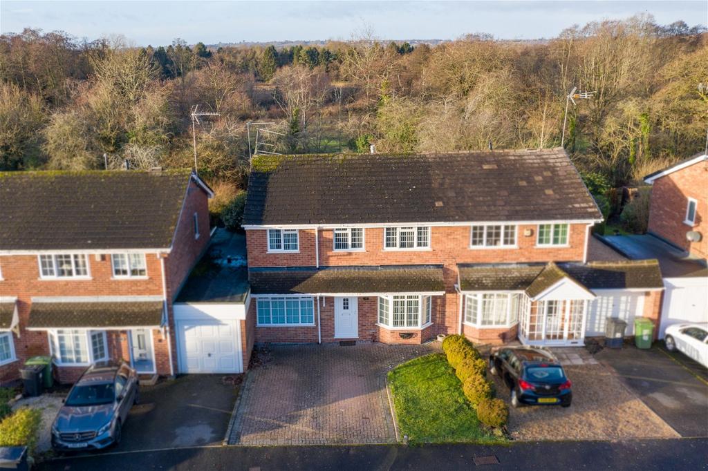 Hollyberry Close, Winyates Green... 5 bed semidetached house £315,000