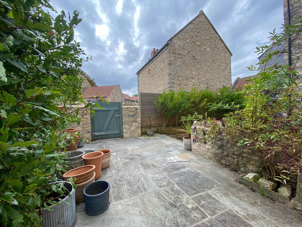 Garden Terrace with Rear Gate Access