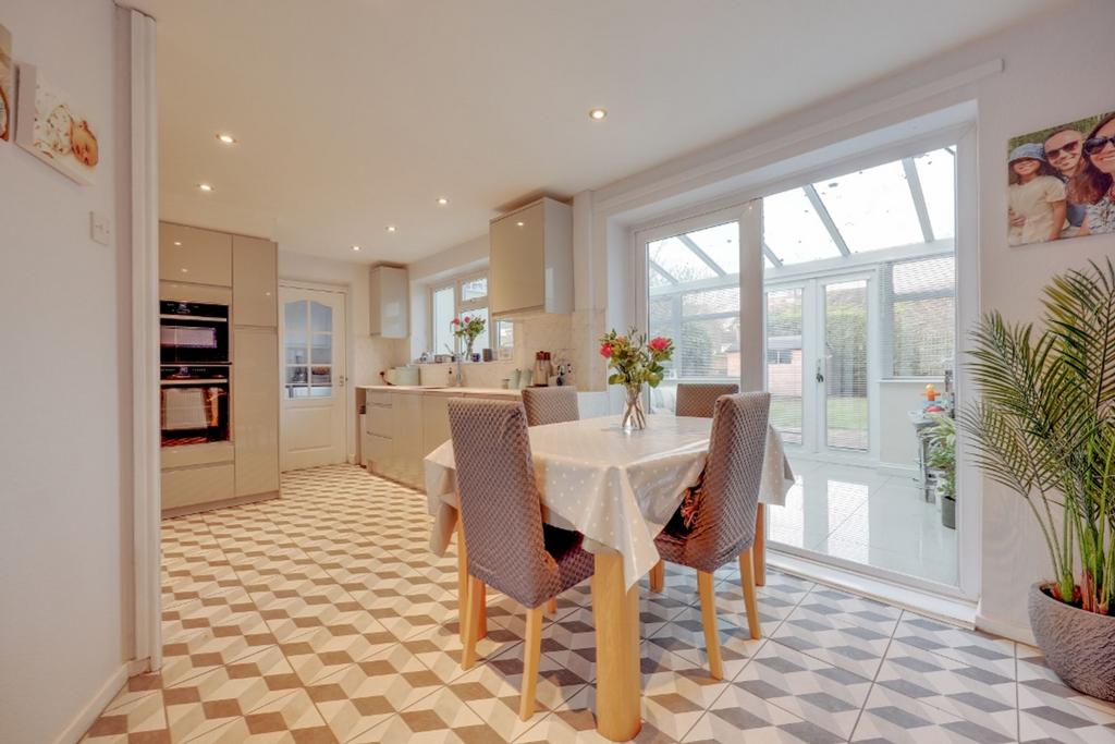 Potters Lane, Burgess Hill, RH15 3 bed semidetached house £430,000