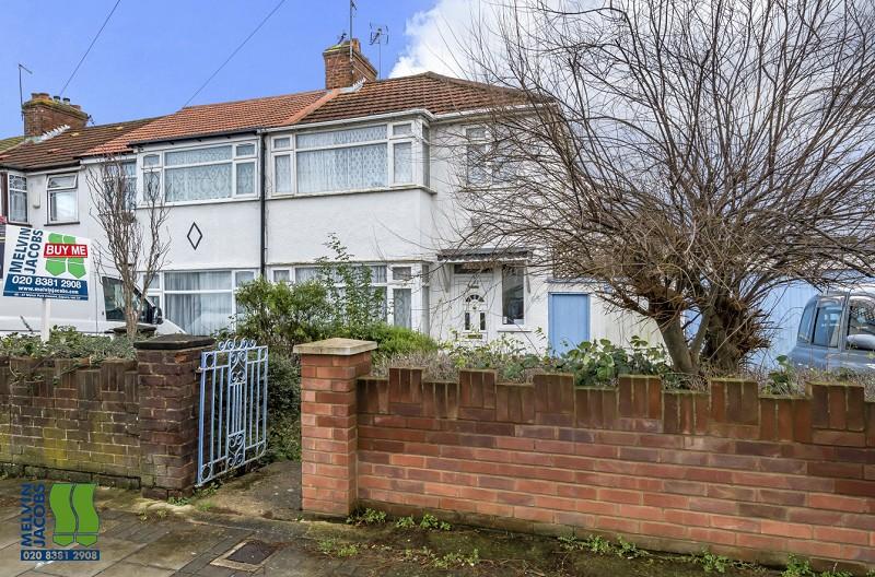 Gainsborough Gardens, Edgware, Greater London. HA8 5TA 3 bed end of