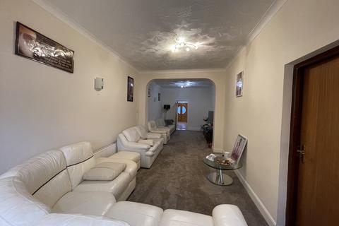 4 bedroom detached house for sale - Osterley Park Road,  Southall, UB2