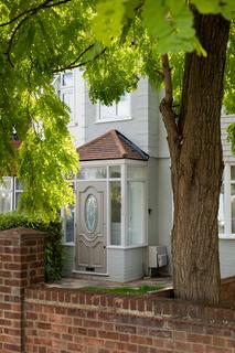 3 bedroom terraced house for sale - Halstead Road, London, N21