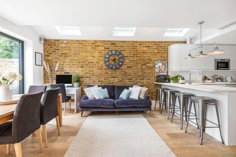 33 Richmond Avenue, London, SW20 8LA