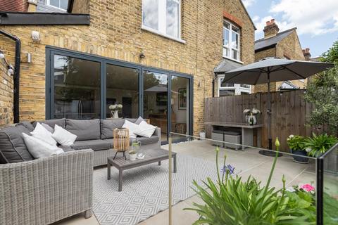 33 Richmond Avenue, London, SW20 8LA