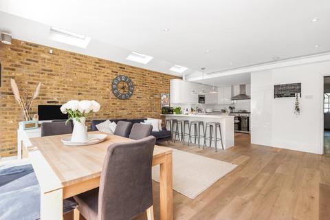 33 Richmond Avenue, London, SW20 8LA