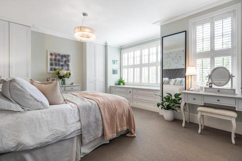 33 Richmond Avenue, London, SW20 8LA