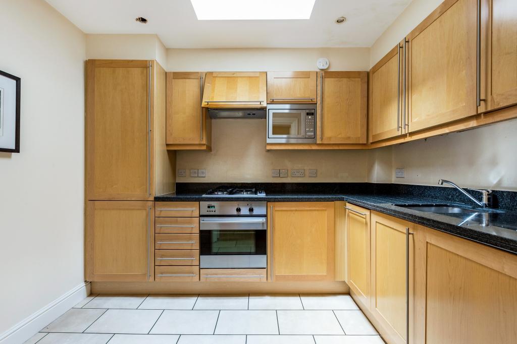 Flat 8, 28 Great Smith St fpz197356 (4).jpg
