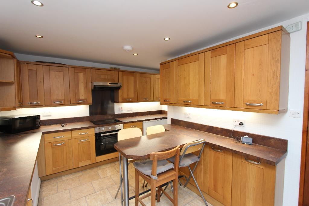 Roseburn Avenue, Roseburn, Edinburgh, EH12 3 bed flat £1,500 pcm (£