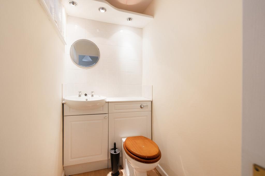 Dowstairs cloakroom
