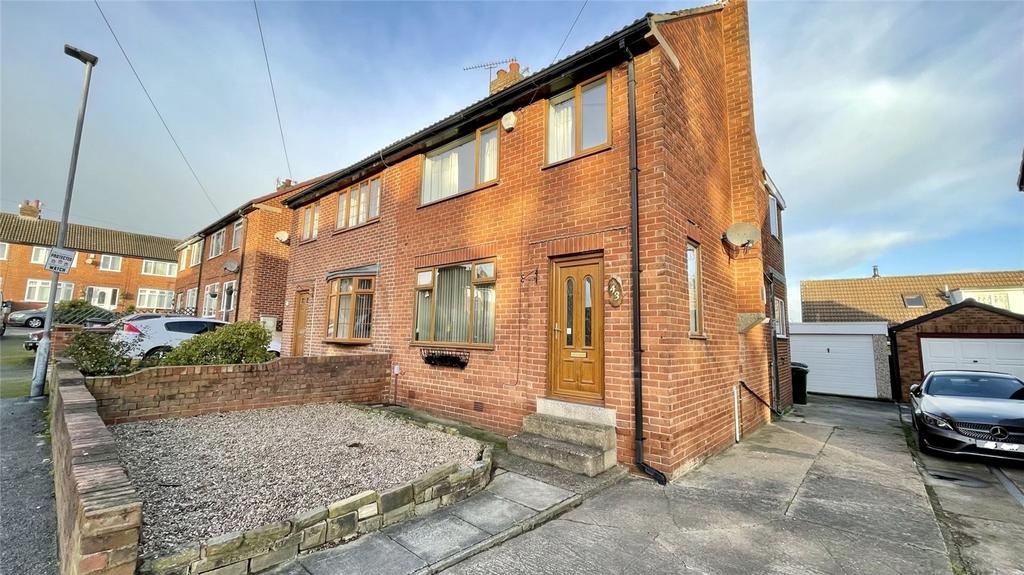 Alan Road, Darton, Barnsley, S75 3 bed semidetached house £195,000