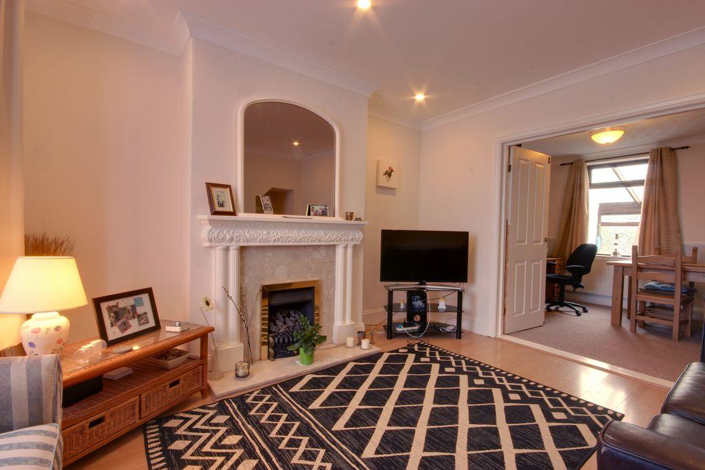 Holme Church Lane, Beverley HU17 0PU 2 bed end of terrace house £200,000