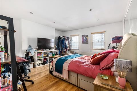 Flat D, 56 Kenninghall Road, London, E5 8BY