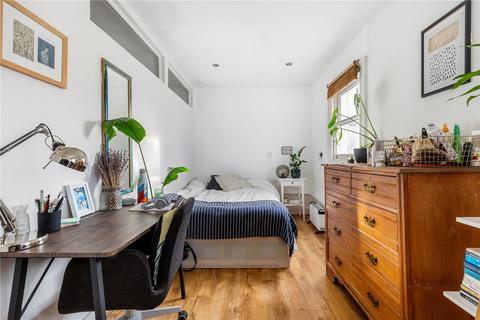 Flat D, 56 Kenninghall Road, London, E5 8BY