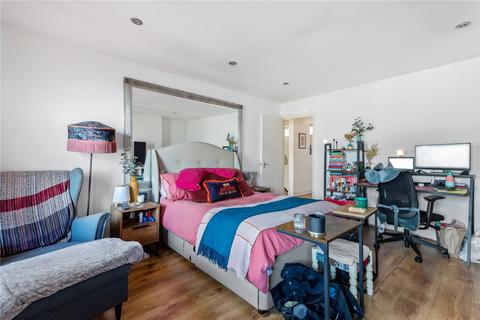 Flat D, 56 Kenninghall Road, London, E5 8BY