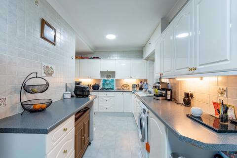 130 Bawtry Road, Harworth, Doncaster, DN11 8NS
