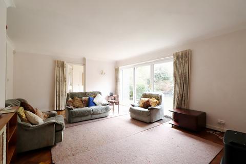 10 Plaxtol Close, Bromley, BR1 3AU