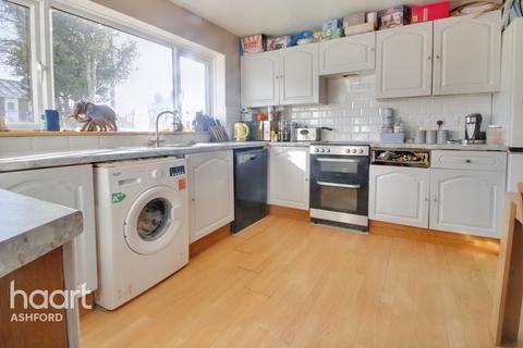 3 bedroom end of terrace house for sale - Greenfields, Ashford