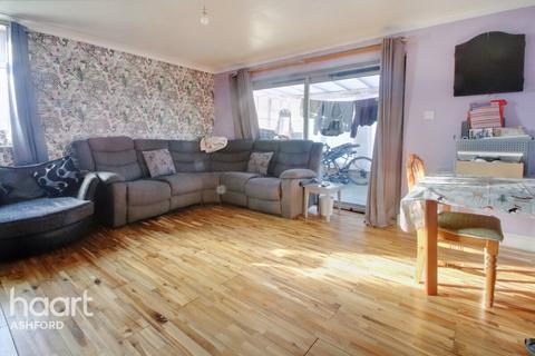 65 Greenfields, Sellindge, Ashford, TN25 6HF