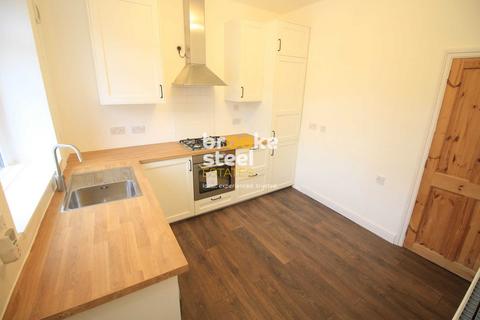 2 bedroom terraced house to rent, Burnley Lane, Chadderton