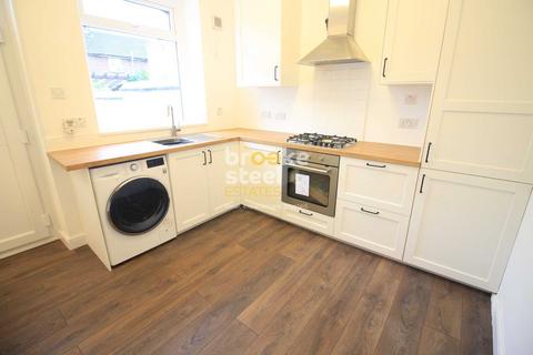 2 bedroom terraced house to rent, Burnley Lane, Chadderton