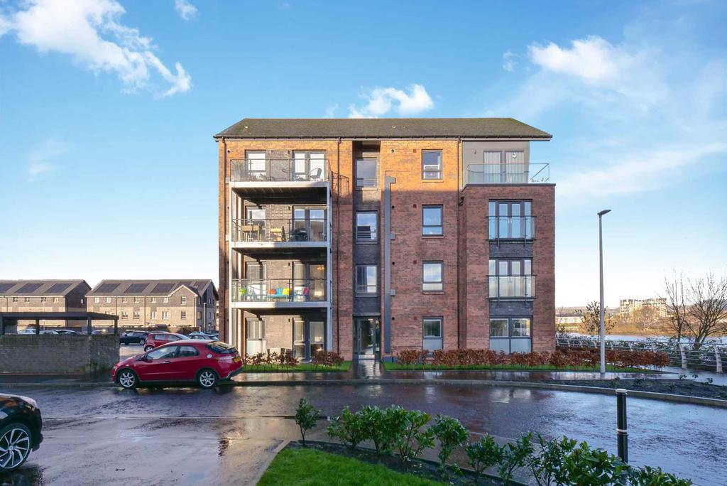 Fingal Avenue, Renfrew 2 bed apartment £159,950
