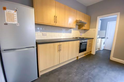 3 bedroom terraced house to rent, Kensington Avenue, Manchester, M14