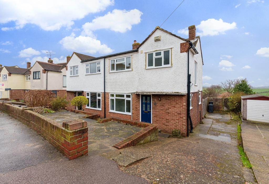 Coombfield Drive, Dartford, Kent 3 bed semidetached house £1,500 pcm