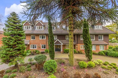 Flat 10, Cavendish Court Cavendish Road, Weybridge, KT13 0JN