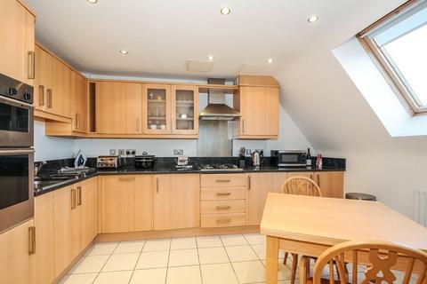 Flat 10, Cavendish Court Cavendish Road, Weybridge, KT13 0JN