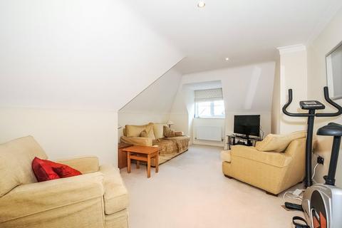 Flat 10, Cavendish Court Cavendish Road, Weybridge, KT13 0JN
