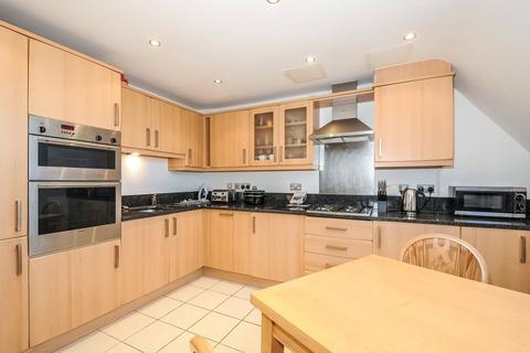 Flat 10, Cavendish Court Cavendish Road, Weybridge, KT13 0JN