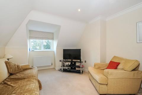 Flat 10, Cavendish Court Cavendish Road, Weybridge, KT13 0JN