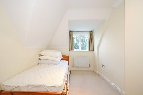 Flat 10, Cavendish Court Cavendish Road, Weybridge, KT13 0JN