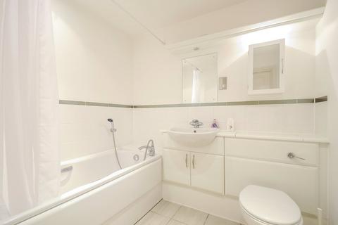 Flat 10, Cavendish Court Cavendish Road, Weybridge, KT13 0JN