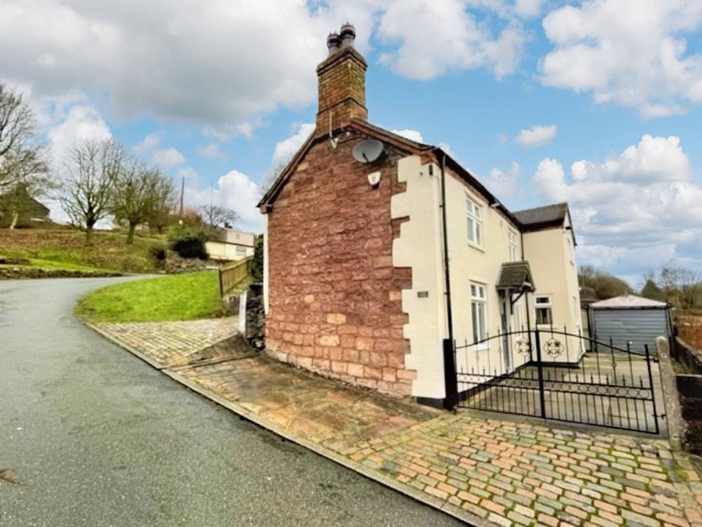 Sandy Lane, Brown Edge ST6 2 bed detached house £975 pcm (£225 pw)