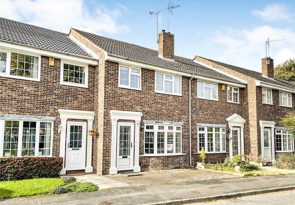 Eaton Mews, Handbridge, Chester, CH4 3 bed terraced house £1,100 pcm