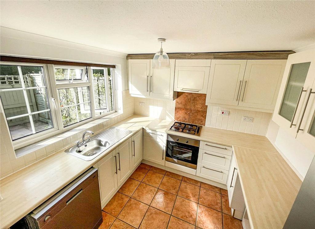 Eaton Mews, Handbridge, Chester, CH4 3 bed terraced house £1,100 pcm