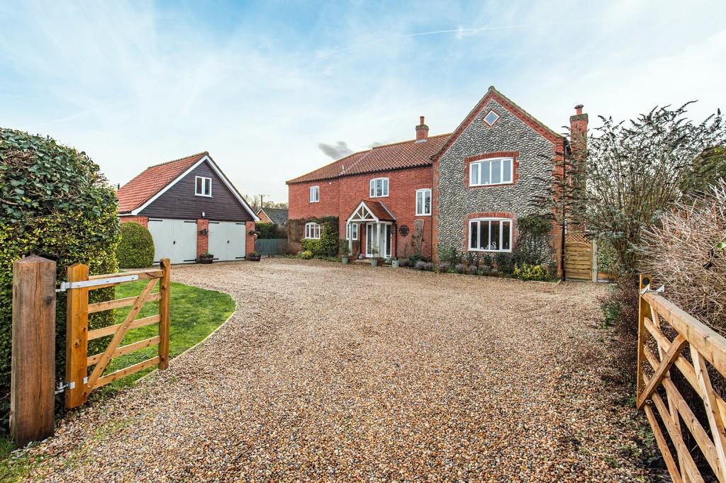 Swanton Abbott 5 bed detached house for sale £795,000