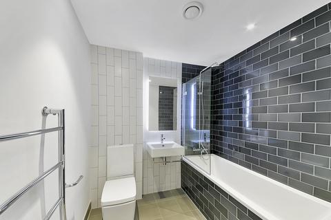 2 bedroom apartment to rent, Commodore House, Royal Wharf, London, E16