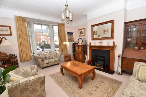 5 bedroom semi-detached house for sale - South Parade, Northallerton