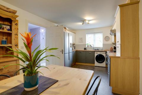 36 Brooks Warren, Cranbrook, Exeter, EX5 7AJ
