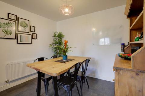 36 Brooks Warren, Cranbrook, Exeter, EX5 7AJ